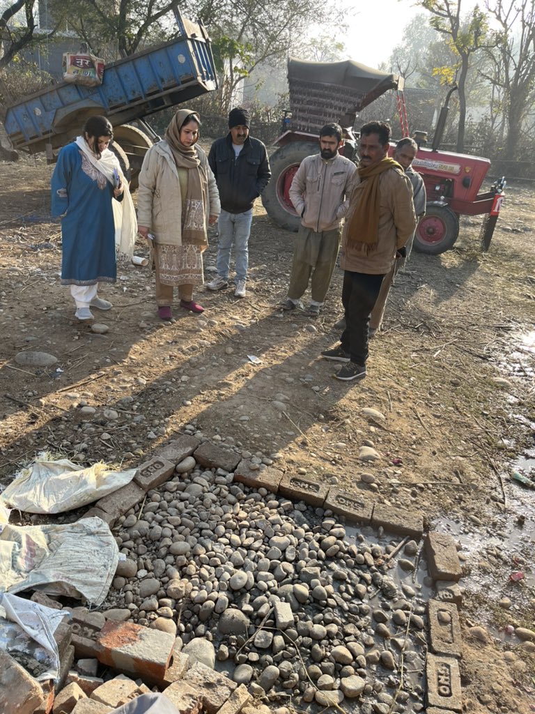 ddrsjammu's tweet photo. ODF+ villages on ground inspection today at Block Akhnoor and Bhalwal, Distt Jammu by Dep Director Sanna Khan, ACP Nighat Alam and Field Officer Sania Haq khan. https://t.co/PiVT1c6Fqe