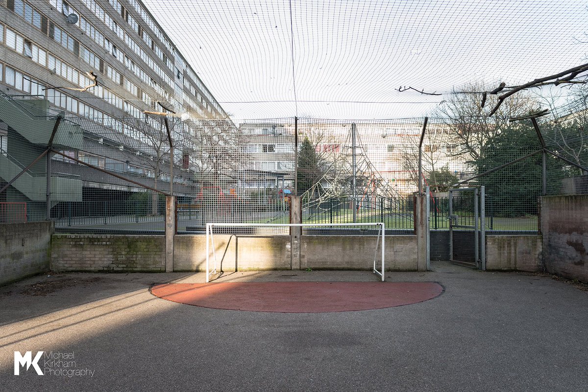 UrbanGoals's tweet image. I started this project back in 2015. I&apos;m going to post my favourite four goals captured from each year up until now. 
So, lets start. Here is 2015.

#UrbanGoals