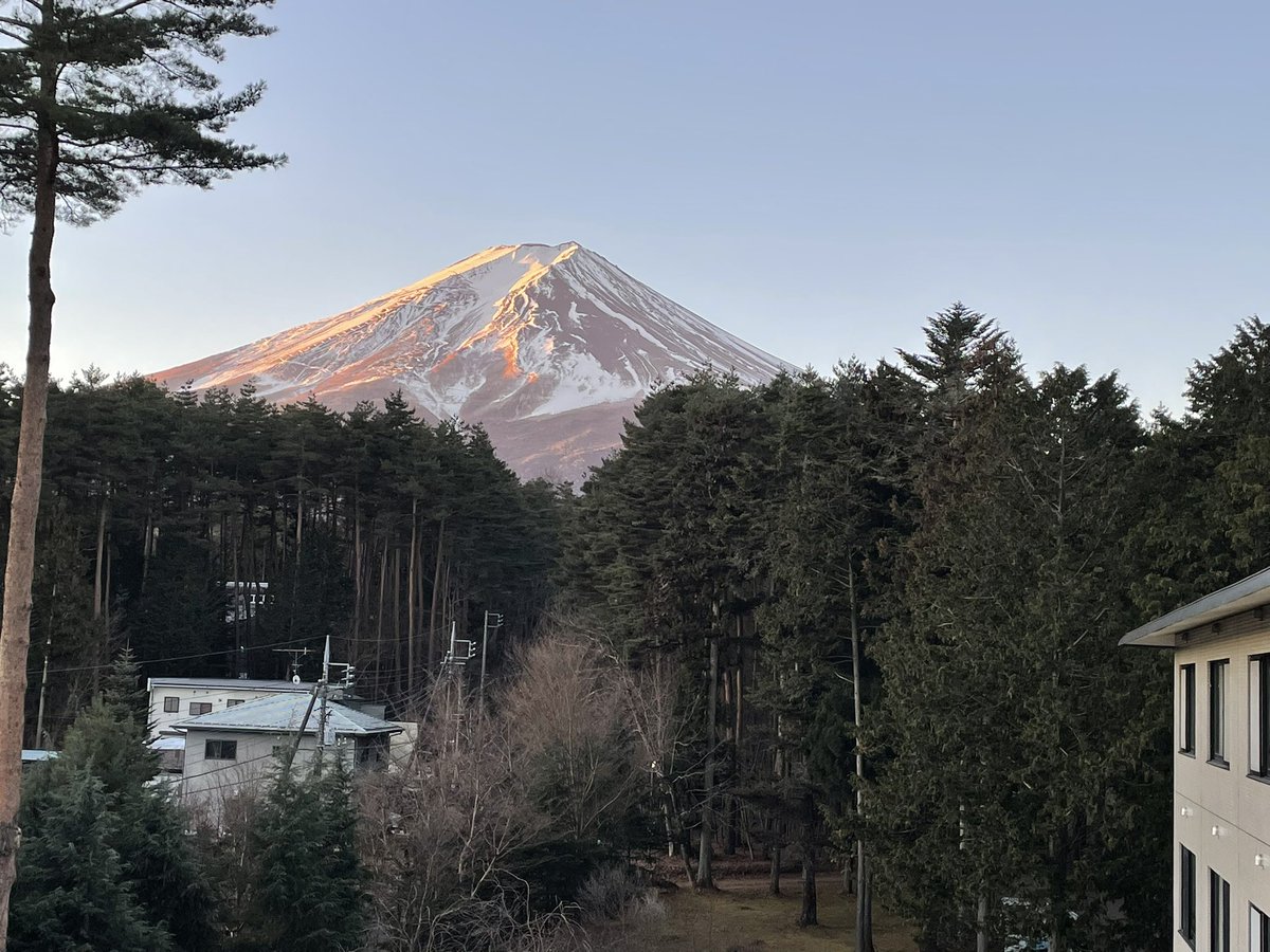 YED34TH's tweet photo. 元日の富士です。
良い一年になりますように！
 #富士山 https://t.co/PJGZfcisMR