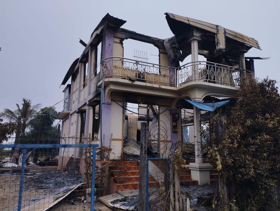 SoeMin108's tweet photo. @RapporteurUn @Spring_Roungni Burma terrorist military of Min Aung Hlaing is still burning down many villages in Sagaing District, Myanmar. #UN can’t stop junta. Why #UNsecuritycouncil keep quite? Please help our Myanmar people!!!  #WhatsHappeningInMyanmar https://t.co/6QwFrp7Krj