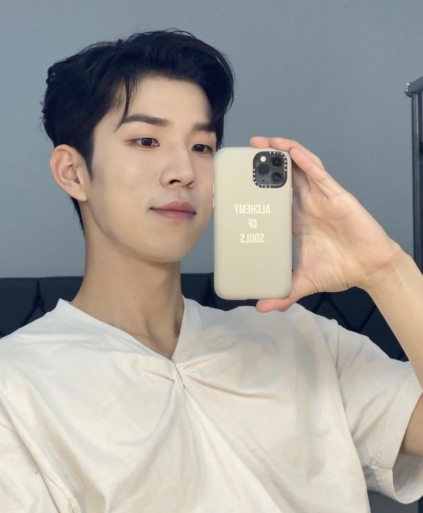 jiwunnie's tweet photo. 6.) alchemy of souls cast phone case https://t.co/Y0bsuqW7Ma