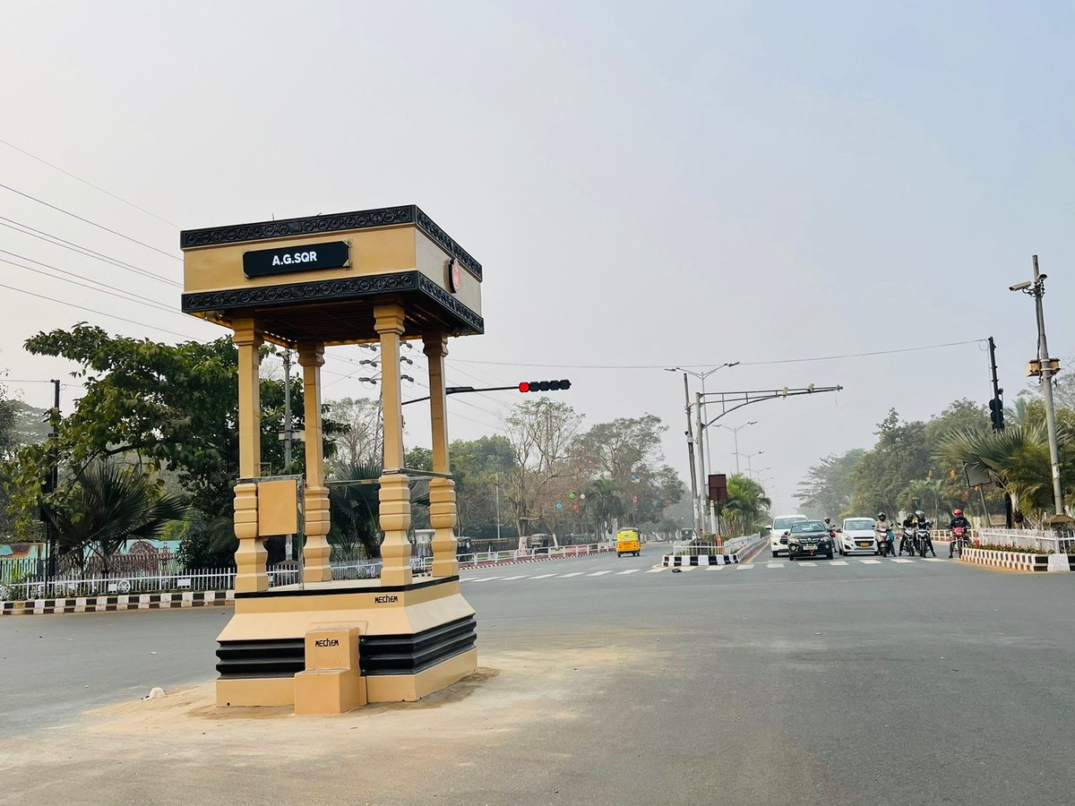 PaikraySarat's tweet photo. New Traffic Booth at #AGSquare, #Bhubaneswar with traditional look. https://t.co/otNHj4H7sa