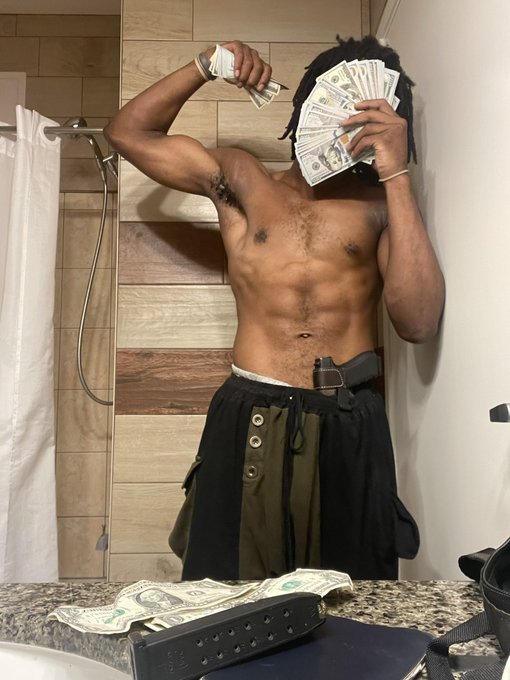 Can I pay yo bills then Fuck you how I wanna ? 😌🖤 https://t.co/nPJGU6PTtx