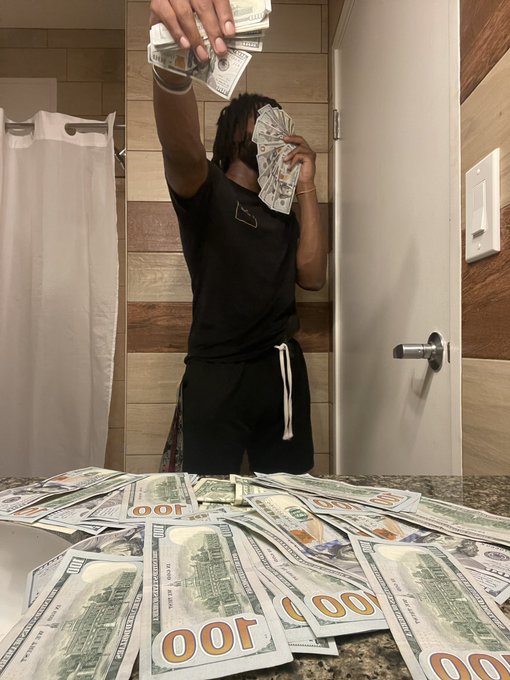 Can I pay yo bills then Fuck you how I wanna ? 😌🖤 https://t.co/nPJGU6PTtx