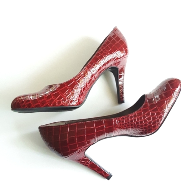 eclectic_super's tweet photo. So good I had to share! Check out all the items I'm loving on @Poshmarkapp from @MauiAngelGal #poshmark #fashion #style #shopmycloset #unknown #lizclaiborne: https://t.co/5M33pgqcvX https://t.co/3hqtQwXJk7