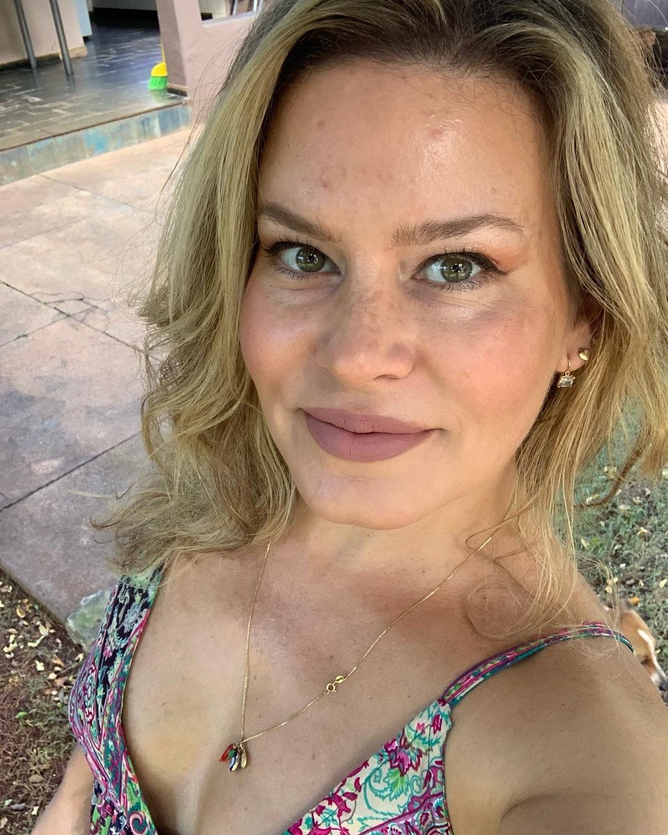 theabimaria's tweet image. Last week hanging at my parents divine backyard 🍍🥑🍊🥝🍌🍋🌶️🥭

#slideleft‼️‼️‼️‼️⬅️⏪