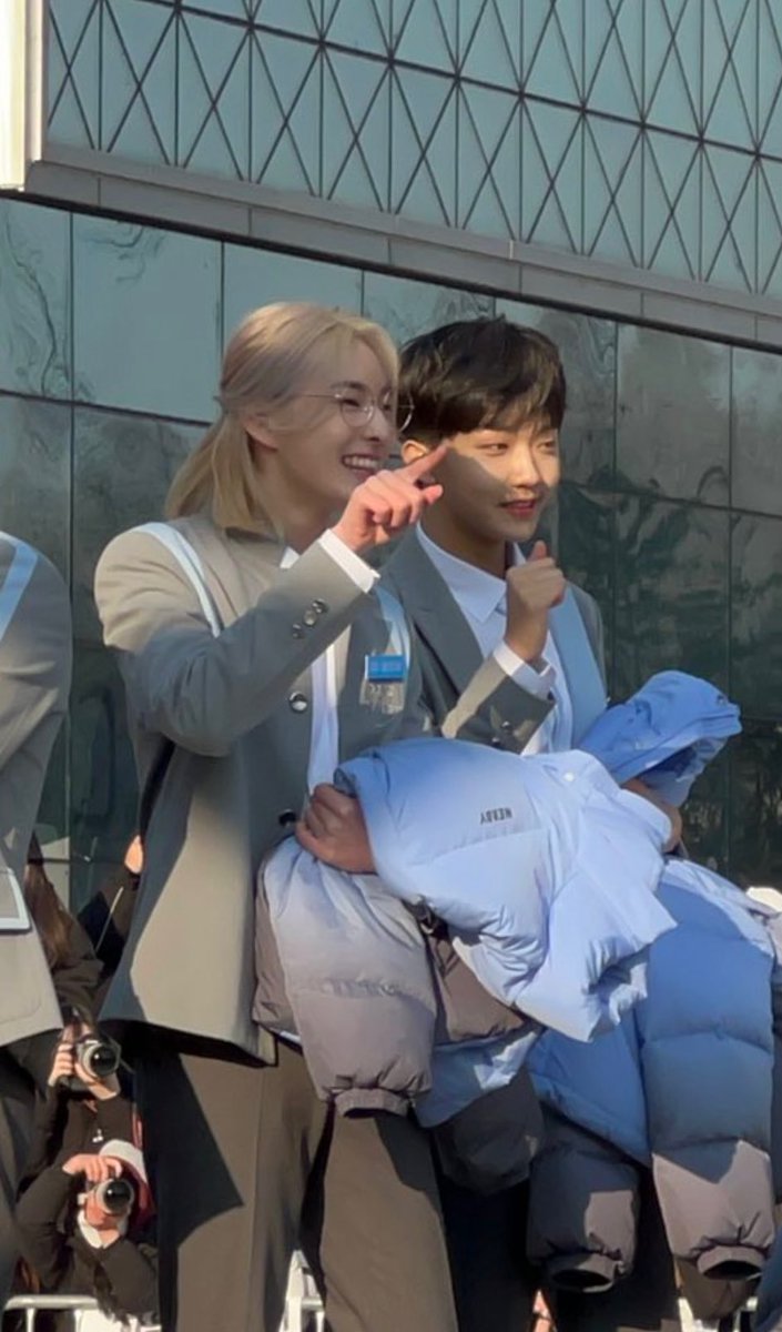 BPlanetfess's tweet photo. Boys! JANG MINSEO BLONDE + SEYUN 😭 CROISSANT+ MOLEN 😭🤏🏻
 https://t.co/bzjEdtB9HM