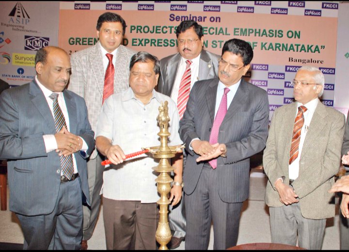 MandothPrakash's tweet image. #FKCCIInfrastructureCommitte Organised A Seminar On #PilotProject Special Emphasis On  Green Express Ways In State Of Karnataka #In2012 #CKandaSwamy #DirectorGeneralRoadDevlopment #MinistryOfRoadTransportHighways Officials Of State #PWD State #NHAI &amp;amp; 10 Expert Team From #JICA 2/3