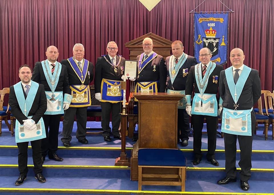 DerbysFreemason's tweet photo. Congratulations to Hugh Roberts of Hartington Lodge who is celebrating 50 years as a Freemason! 

Assistant Provincial Grand Master Martin Giles, assisted by the Assistant Provincial Secretary Peter Chapman, presented Hugh with his certificate &amp; a 50 year pin to wear with pride. https://t.co/f0uYbWoRhd