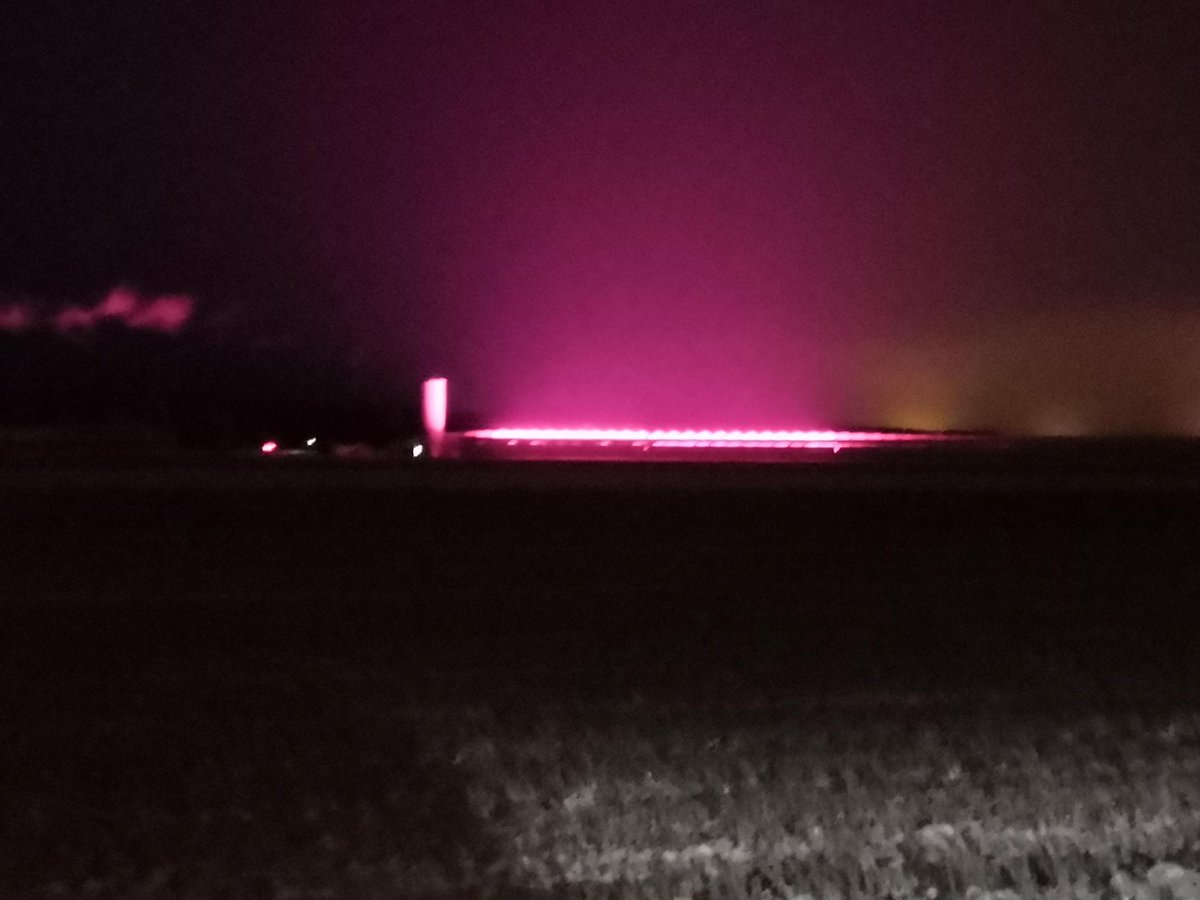 Ai niin harvinainen, mutta äärimmäisen kaunis, näky tänä talvena. LED-valaistettu tomaattiviljelmä. Tsemppiä kaikille elintarviketuottajille!
#närpiö #närpiönvihannes #madeinnärpes