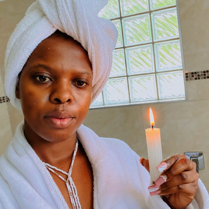 Laze langihlupha idlozi selifuna ngiyohlala nendoda 💔💔💔😭😭😭  #ThisBodyWorksForMe #TheWifeShowmax https://t<a href="/tag/thewifeshowmax"class="tags"><span>#thewifeshowmax</span></a><a href="/tag/thisbodyworksforme"class="tags"><span>#thisbodyworksforme</span></a>