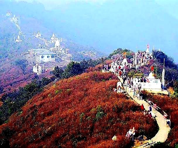 IANSKhabar's tweet image. झारखंड (#Jharkhand) के गिरिडीह जिले में स्थित जैनियों के सर्वोच्च तीर्थस्थल पारसनाथ पहाड़ी सम्मेद शिखर को पर्यटन स्थल के रूप में नोटिफाई किए जाने का बिहार में भी विरोध शुरू हो गया है।

#JainCommunityProtest