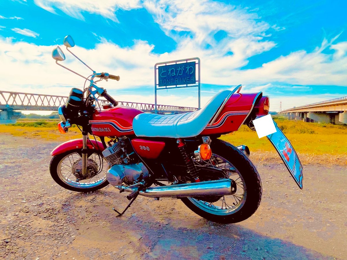 SeatBob's tweet photo. 250/350SS初期のアンコ抜きシートですが白生地のリクエストも多くお問合せ頂いております😊
白になるだけでバイクが明るい雰囲気になるのでとてもオシャレに見えますね👍🏻
アップハンにナポロッキーミラー、フェンダーフラップがカッコいいです😆👍🏻
03-6423-1360
https://t.co/Edf8BYCLhZ
#250ss#350ss https://t.co/RmjgAnBT2U