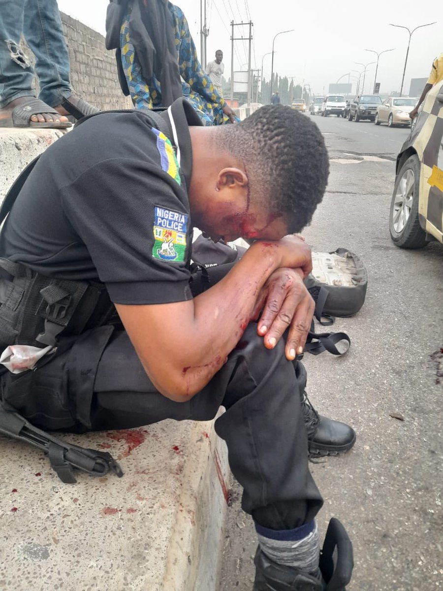 followlastma's tweet photo. [7: 30AM] #ThirdMainlandBridge #Accidentreport

Report of a hit and run at Ilubinrin inward Simpson, this has led to a serious traffic backlog towards third mainland bridge. https://t.co/fJwAWsVqRL