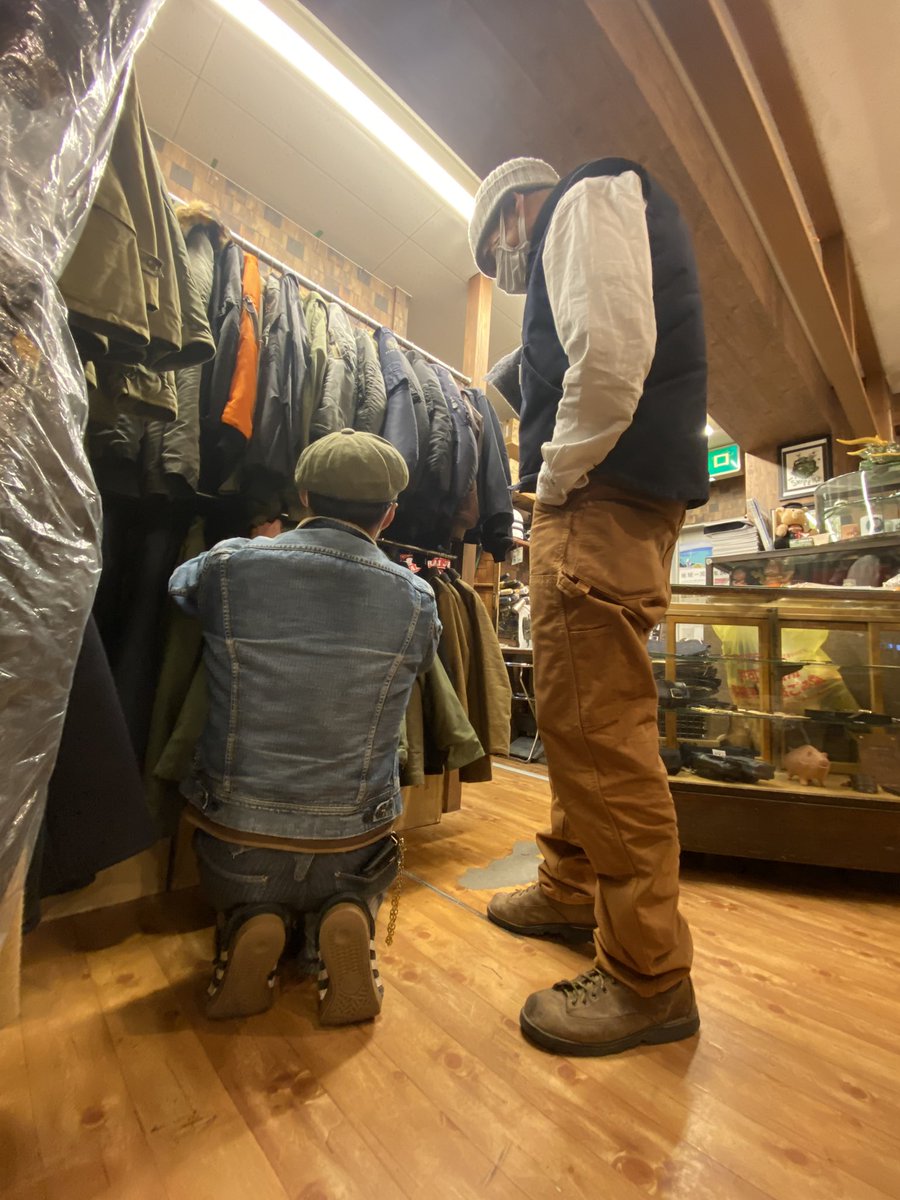 0zz4r00m325128k's tweet image. 服買いに行って、服無くて、コーシー飲んで。#coolguy