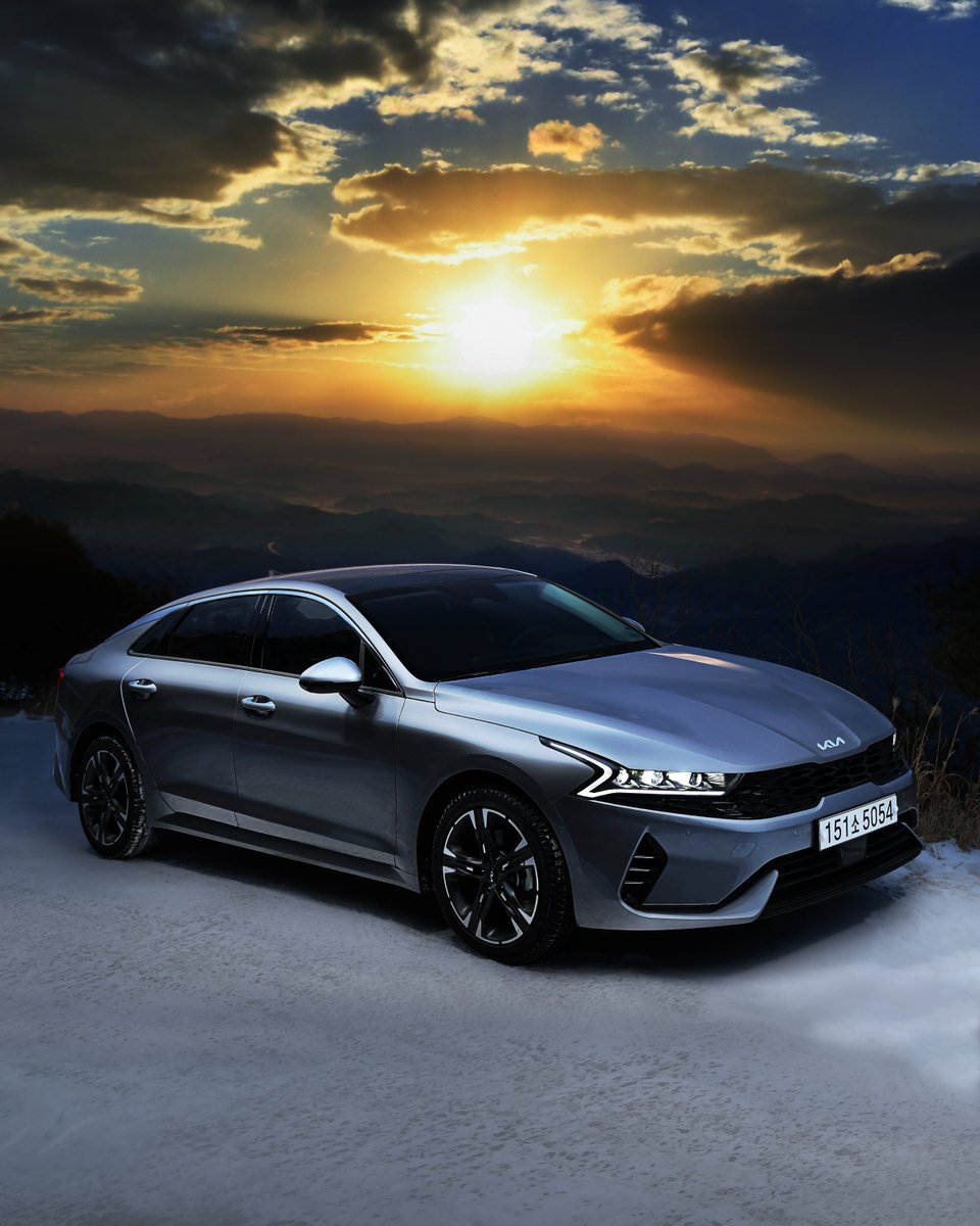HMGnewsroom's tweet photo. Another year is here! Welcome in 2023 with the #KiaK5.

#Kia #K5 #Hybrid #Sedan #CarDesign #CarPhotography #Car #Automotive #Sunrise https://t.co/Bdn7gcmxA3