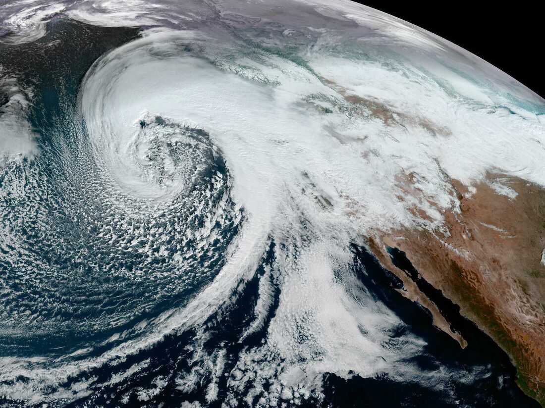 YayAreaNews's tweet photo. 22,400,000,000,000 gallons of water is approximately what will fall over the state of California over the next 15 days. That's 22 Trillion, 400 billion gallons.

Follow @YayAreaNews For Storm Updates In Real Time 🔔

#BayArea #SanFrancisco #AtmosphericRiver #CAwx https://t.co/1fdfyqcP7I