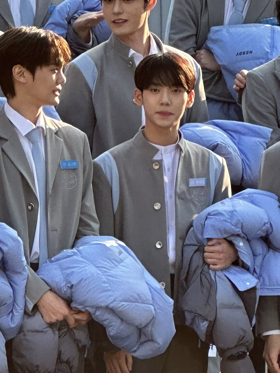 HANYUJlIN's tweet photo. yang lain sibuk tebar pesona gyuvin yujin sibuk pacaran https://t.co/FzK9Xycitg
