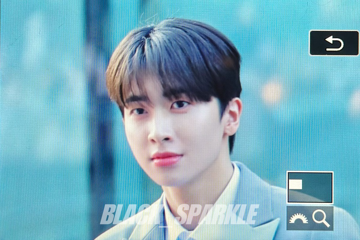 BlackSparkle_98's tweet photo. 230105 보이즈플래닛 상암절 [ Preview]
#LEEDONGYEOL #이동열 #샤오 #XIAO

너무너무 보고싶었어 🥺 https://t.co/8lWpbOCd9w