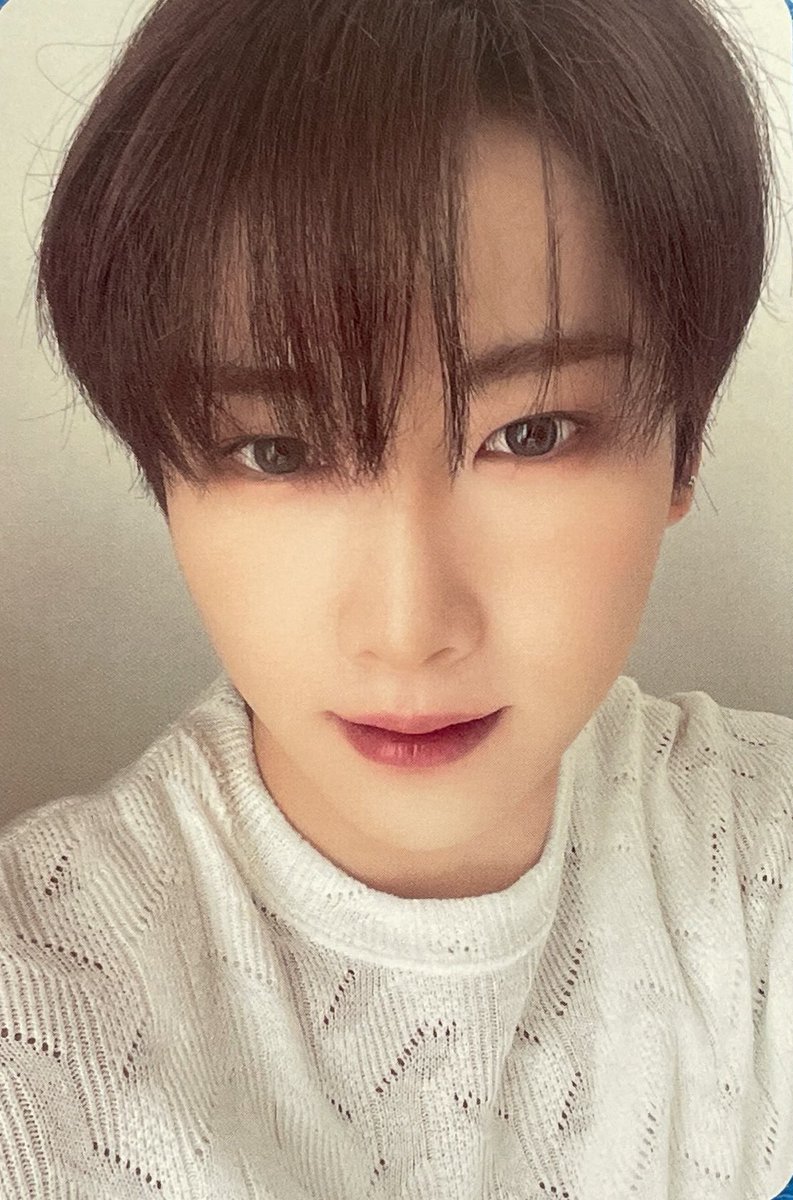 superigotsee's tweet photo. 기본 특전 포토카드+뒷면 부적 편지 https://t.co/cS10rvVJi8