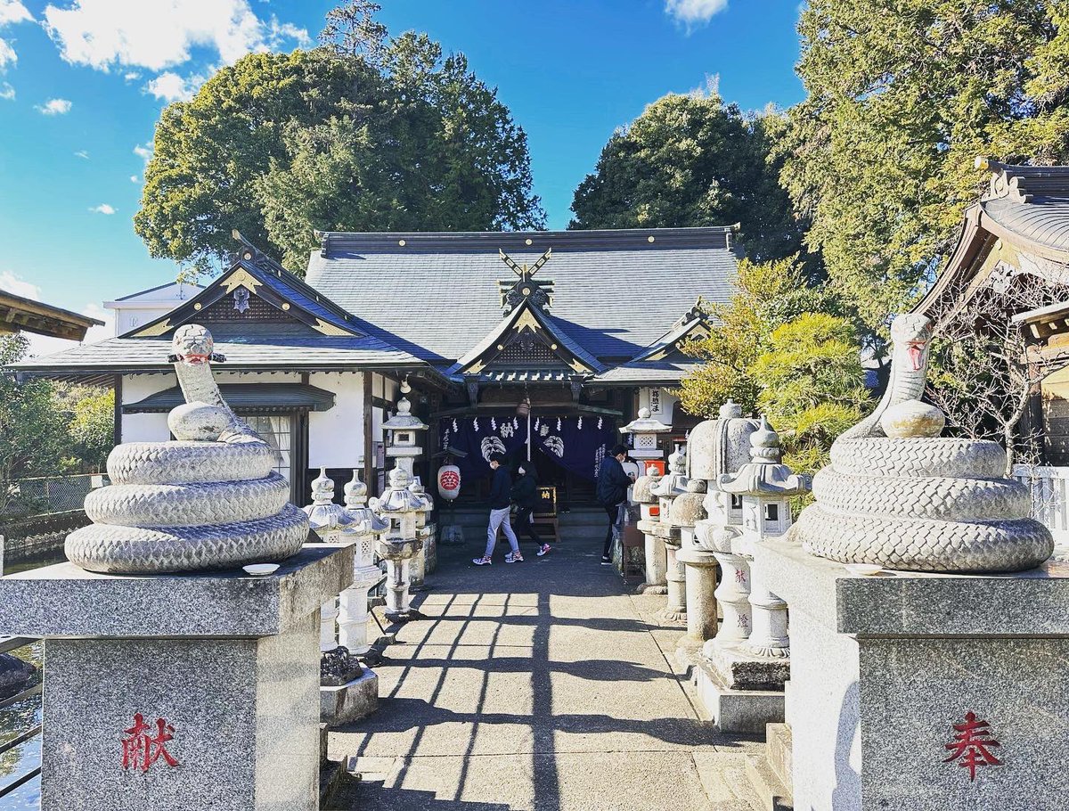 evimisa1's tweet photo. 実家近くの白蛇弁財天のお正月限定御朱印がすごい！
切り絵御朱印、素敵

#白蛇弁財天 #切り絵御朱印 https://t.co/Wt94deXlRO