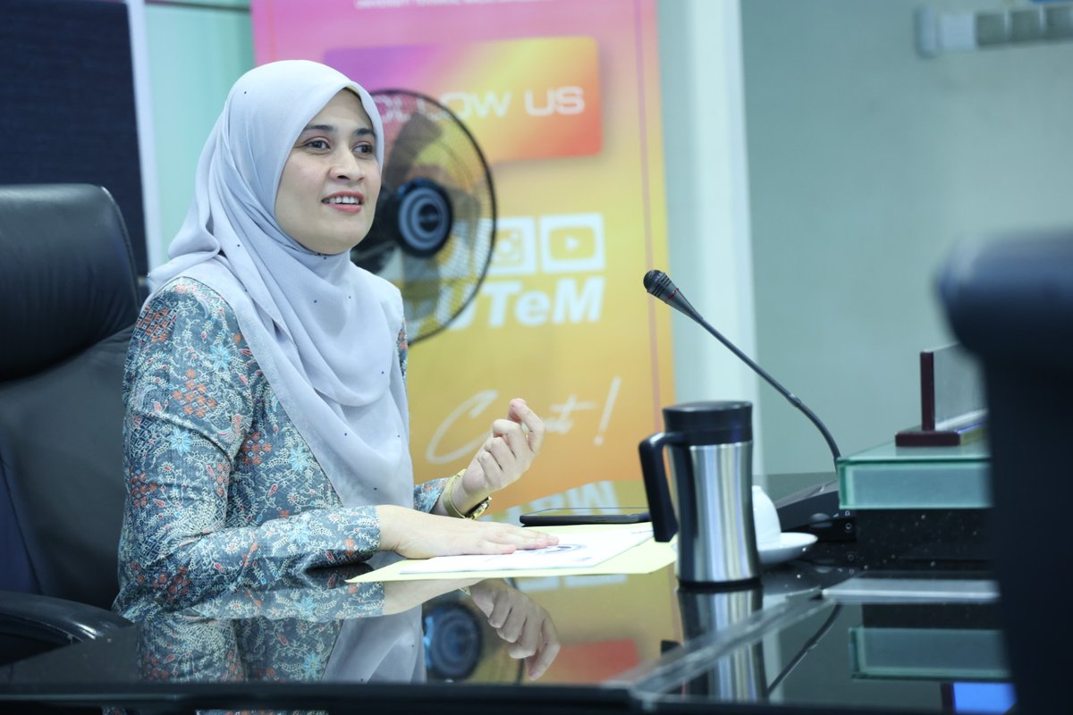 vcutem's tweet photo. Kebajikan staf antara agenda utama UTeM.
Pagi ini saya berkesempatan duduk bersama jawatankuasa BAKUTeM yang baharu bagi membincangkan hal-hal kebajikan setiap lapisan staf UTeM.

#vcutem2023
#profmass
#teamutem
#myutem
#menjajaruniversitimelonjakkehadapan
#keluargautem
#bakutem https://t.co/yf5BBt3ngq