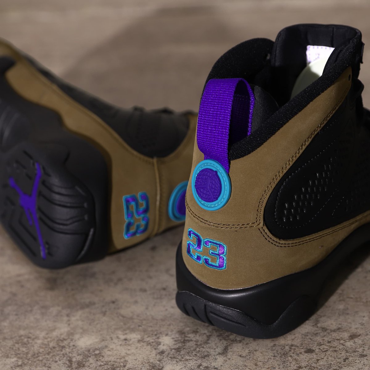 BaitMeJp's tweet image. \本日発売商品のご案内！/

本日Air Jordan9が発売となります！これまた渋いカラーですので、今の時期にぴったりな一足です！是非是非チェックしてみて下さい！

▼詳細はこちらから▼
bit.ly/3Gpmk0q

#bait #airjordan9 #jordan9 #ジョーダン