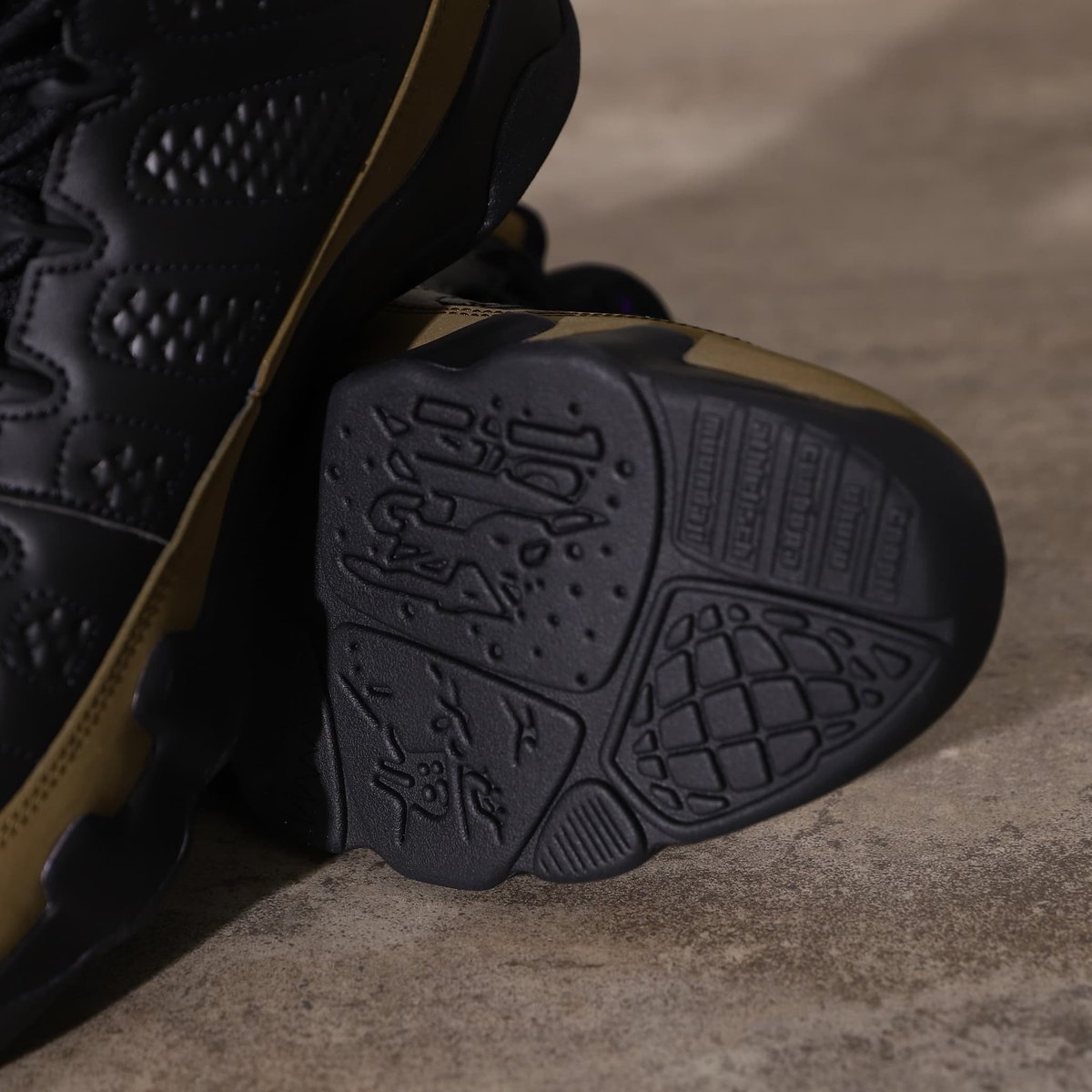 BaitMeJp's tweet image. \本日発売商品のご案内！/

本日Air Jordan9が発売となります！これまた渋いカラーですので、今の時期にぴったりな一足です！是非是非チェックしてみて下さい！

▼詳細はこちらから▼
bit.ly/3Gpmk0q

#bait #airjordan9 #jordan9 #ジョーダン