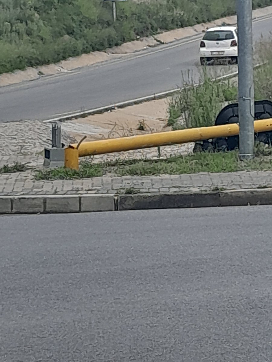 dicksnathi's tweet photo. We must decisively deal with the issue of scrap yards in South Africa, they contribute a lot in crime and infrastructure vandalism, some evidence #Mavuso @MbalulaFikile #PutSouthAficansFirst https://t.co/AXtEmKPChz