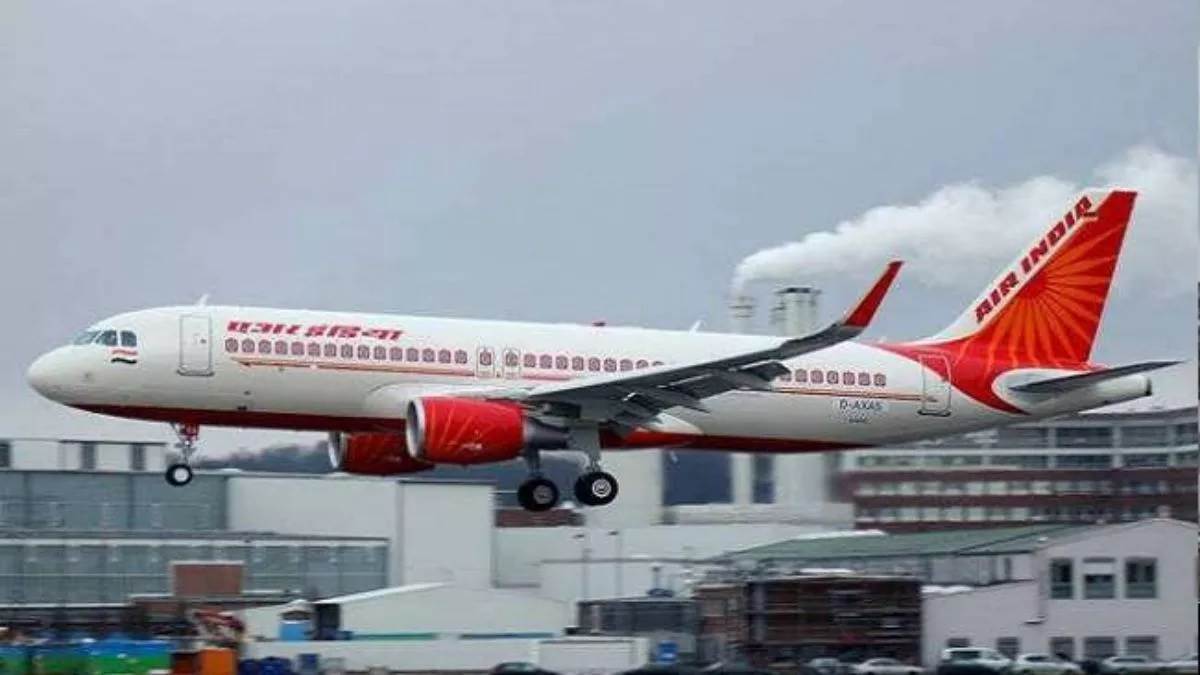 parmilamathur1's tweet photo. #AirIndia Urinating Incident The man who urinated on an elderly woman in an Air India flight has been banned for 30 days. TMC MP #MahuaMoitra has questioned the decision of the civil aviation regulatory body. #ColdWave https://t.co/31UaUGSmJk