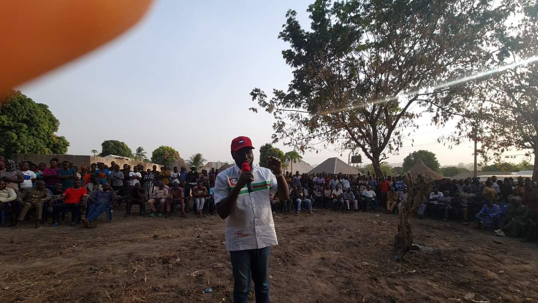 Drtorngeemalu's tweet photo. Peace is here, education is here, security is here, about 50 days to go Vote Dr malu, vote @PeterObi vote change, vote for a new zone A.
#drmalu #laborparty @NgLabour #zoneA https://t.co/tU8o3ylFXx