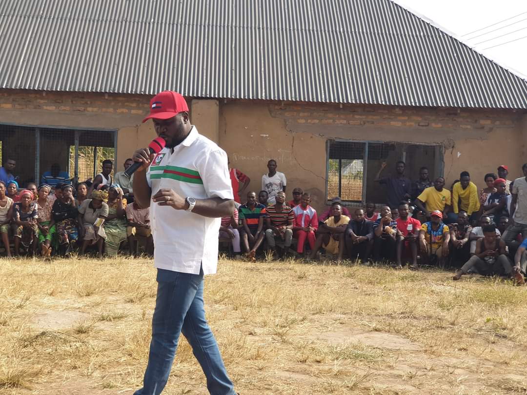 Drtorngeemalu's tweet photo. Peace is here, education is here, security is here, about 50 days to go Vote Dr malu, vote @PeterObi vote change, vote for a new zone A.
#drmalu #laborparty @NgLabour #zoneA https://t.co/tU8o3ylFXx