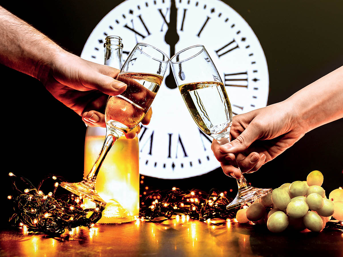 DelhiTimesTweet's tweet photo. #Delhiites definitely partied hard in the last week of 2022
Reports revealed that #Dilliwallahs ordered liquor worth ₹45cr to ring in the #NewYear & a record 1.14 crore liquor bottles (worth ₹218 crore) were sold between Dec 24-31
Read: https://t.co/LPqChJ0T0L
#NewYearsEve https://t.co/ErP6IwU8I4