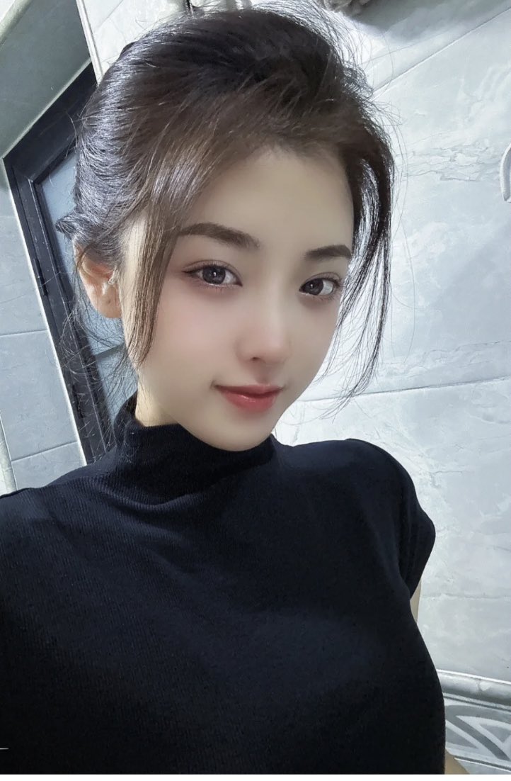 h999343's tweet photo. 我的三观不正，很歪”这样吗?“嗯，全部偏向你” https://t.co/pwEC02IMfO