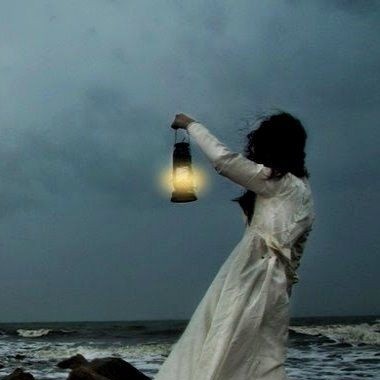 sleepbefore_AM's tweet photo. #Themythsofwater #Aonunete
Sea witch-marks
ในเผ่าแมคคายีน่ามีตำนานกล่าวขานเอาไว้
ท่ามกลางมหาสมุทรกว้างใหญ่ มีสตรีนางหนึ่งซ่อนตัวอยู่ใต้ถ้ำลึกสุด
เรียวขาของนางเคลือบด้วยเกล็ดปลา มีกรงเล็บแหลมคมและดวงตาที่เปล่งประกายดำมืด ครองไว้ด้วยอำนาจอันยากแท้หยั่งถึง
นางแม่มดผู้สาปส่งนาวี https://t.co/6fdASSGe5R
