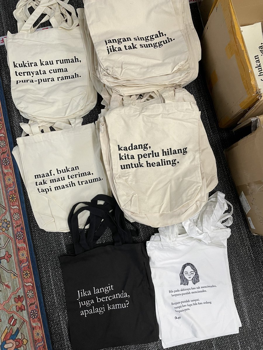 NukilanBiruni's tweet photo. Totebag pun kami nak jual sebab reject. Ada yang sudi beli juga ke? 🥺 https://t.co/3K2ioTFCwj