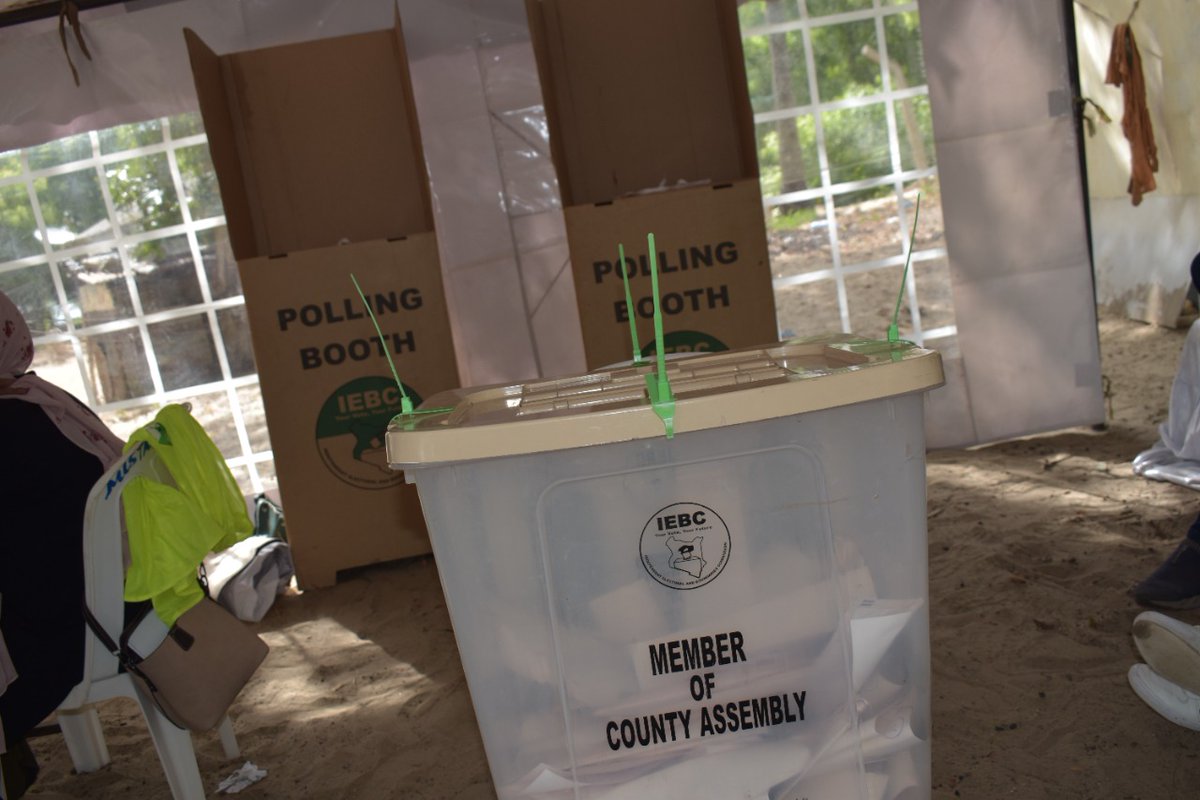 IEBCKenya's tweet photo. The four candidates contesting for the Member for Shella Ward, Lamu County Assembly are Shee Nizar Mohamed (UGM), Mohamed Atwaa Salim (ODM), Ali Mohamed Hassan (ANC) and Abduljabar Saamiya Mohamed (UDA) #5thJan2023byelections https://t.co/7ARtge02pG