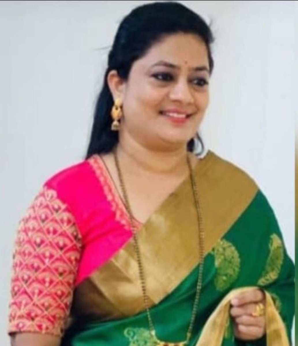 vkvalpadi's tweet photo. ದ.ಕ.ಜಿಲ್ಲೆಯ ಪುತ್ತೂರು ವಿಧಾನಸಭಾ ಕ್ಷೇತ್ರದೊಳಗೆ ಕಾಂಗ್ರೆಸ್ ನಾಯಕಿ ದಿವ್ಯ ಪ್ರಭಾ ಅವರು ಯಥೇಚ್ಚವಾಗಿ ಸಮಾಜ ಸೇವೆ ಮಾಡುತ್ತ ಬರುತ್ತಿದ್ದಾರೆ.ಗೌಡ ಸಮುದಾಯದವರಾಗಿರುವ ಅವರನ್ನು ಕಾಂಗ್ರೆಸ್ ಪಕ್ಷವು ಅಲ್ಲಿ ಚುನಾವಣಾ ಅಭ್ಯರ್ಥಿಯನ್ನಾಗಿ ಯಾಕೆ ಮಾಡಬಾರದು? ಶಕುಂತಳ ಶೆಟ್ಟಿ ಅವರಿಗಿನ್ನು ವಯಸ್ಸಿನ ಸಮಸ್ಯೆ.

 @DKShivakumar https://t.co/LO9YalUUnf