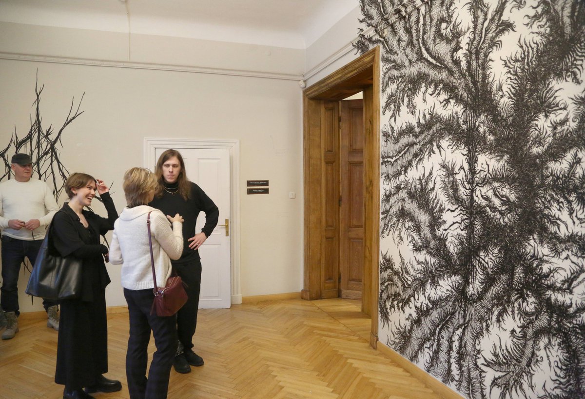 Talsu_muzejs's tweet image. Lieliskas ziņas!
Pagarinām Latvijas Mākslas akadēmijas Grafikas katedras studentu izstādes &quot;Brīvais remonts&quot; apskates laiku līdz 15. janvārim!
Nenokavē, tiekamies muzejā! 🥳
#talsi #novadamuzejs #visittalsi #muzejs #museum #talsumuzejs