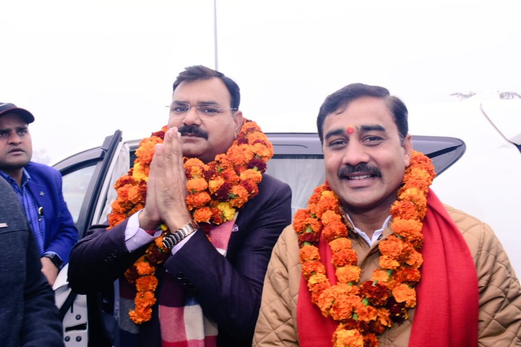SanjaySinghmla's tweet photo. मर्यादा पुरुषोत्तम प्रभु श्रीराम की पावन नगरी अयोध्या में पहुंचने पर पार्टी के कर्मठ व ऊर्जावान कार्यकर्ताओं द्वारा हुए भव्य स्वागत एवं सम्मान के लिए सभी का हृदयतल से आभार!
@BJP4UP @myogiadityanath @Bhupendraupbjp @idharampalsingh @AmitShah @JPNadda #bjpayodhya https://t.co/nO4wTegm3P