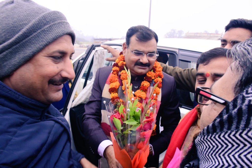 SanjaySinghmla's tweet photo. मर्यादा पुरुषोत्तम प्रभु श्रीराम की पावन नगरी अयोध्या में पहुंचने पर पार्टी के कर्मठ व ऊर्जावान कार्यकर्ताओं द्वारा हुए भव्य स्वागत एवं सम्मान के लिए सभी का हृदयतल से आभार!
@BJP4UP @myogiadityanath @Bhupendraupbjp @idharampalsingh @AmitShah @JPNadda #bjpayodhya https://t.co/nO4wTegm3P