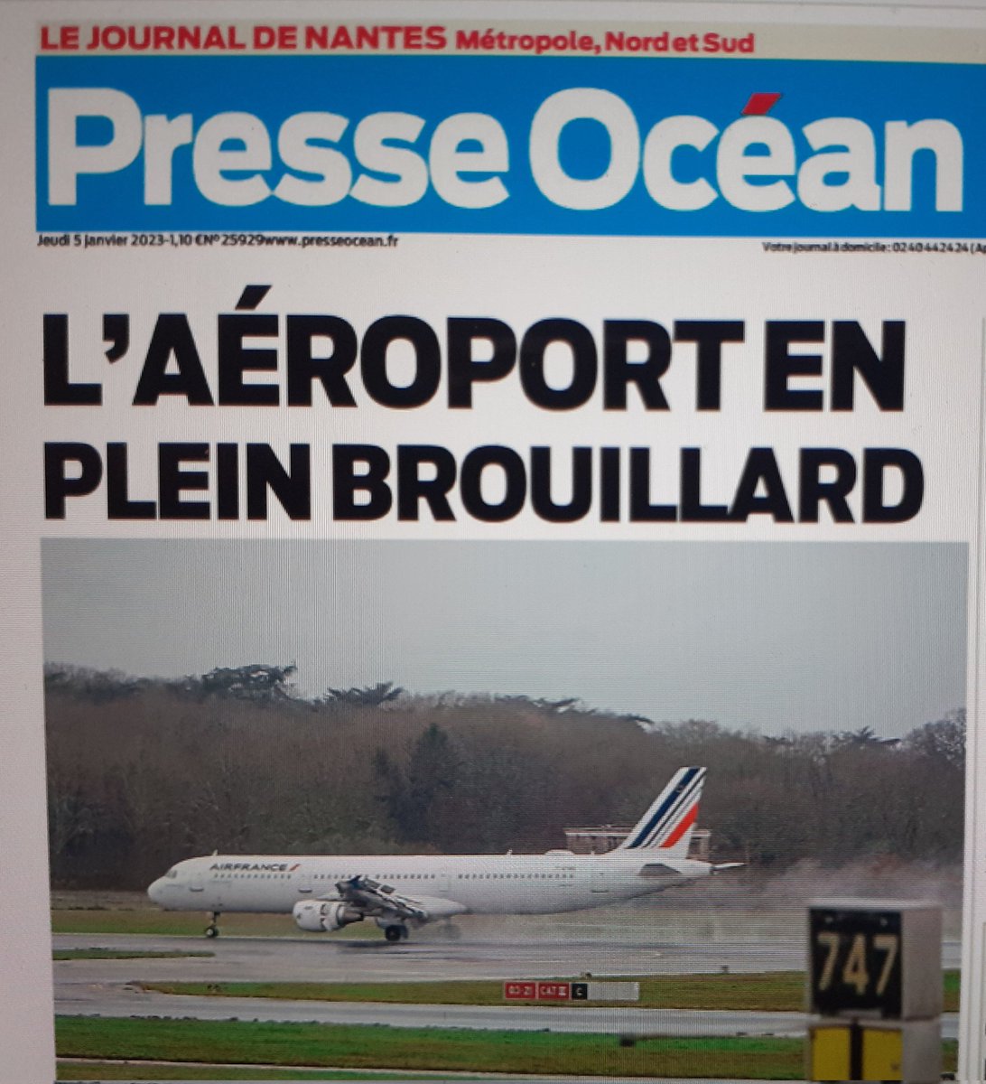 Marc_Bouchery's tweet photo. "L'aéroport de Nantes en plein brouillard". Pas seulement parce qu'il manque un ILS. Papier de @yangauchard dans @presseocean à lire ce matin pour comprendre la situation kafkaïenne du dossier. Tout ce qu'on a ecrit après l'abandon de #NDDL se réalise @Flyingfredben @DGAC https://t.co/k73S4OdC2c