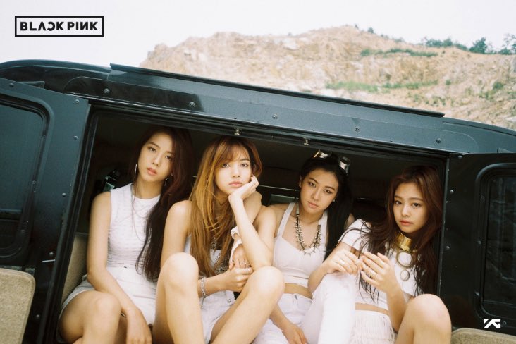 rozayfairy's tweet photo. Predebut Blackpink got 30 dollars each and a ride to their local Ross but they made it work https://t.co/71pwQFhOSW
