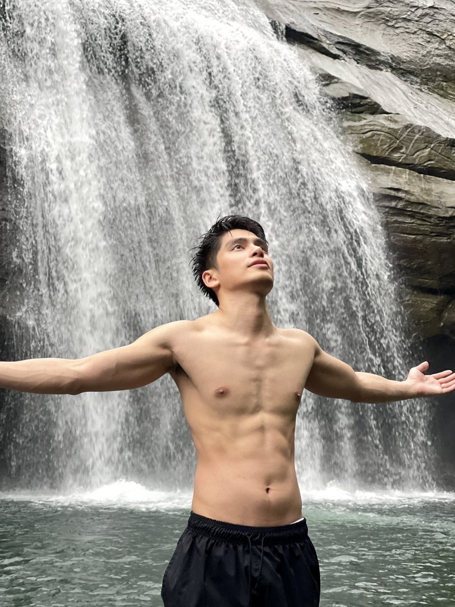 princeclemente8's tweet photo. One with nature 🍃 need a hug? https://t.co/kVnxjv0qN4