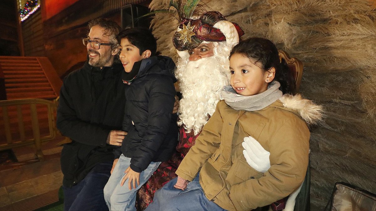 Blanes_cat's tweet photo. Durant els darrers dies els #Patges de #MelciorGasparBaltasar han estat recollint cartes dels infants arreu de diferents barris de Blanes, de cara a la #NitdeReis que ens espera avui, després de la #CavalcadaReisBlanes2023 que començarà a les 18 h a la Plaça dels Països Catalans https://t.co/lJ1DxMqQqD