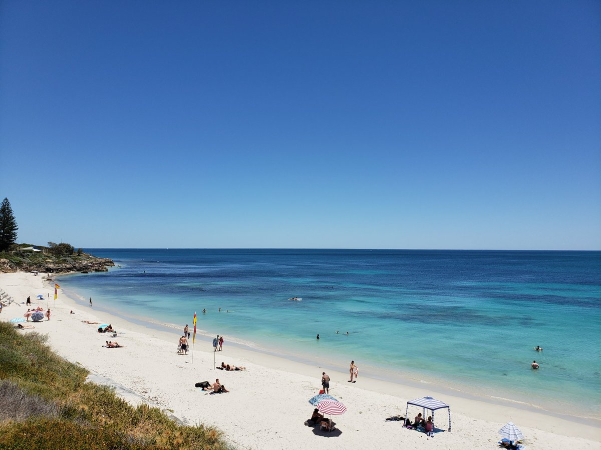 LittleMrsCoffee's tweet photo. Lovely hot day in Perth today...37°C
#PerthSummer 
#westernaustralia 
#WatermansBay https://t.co/FVOXnjsSZ3