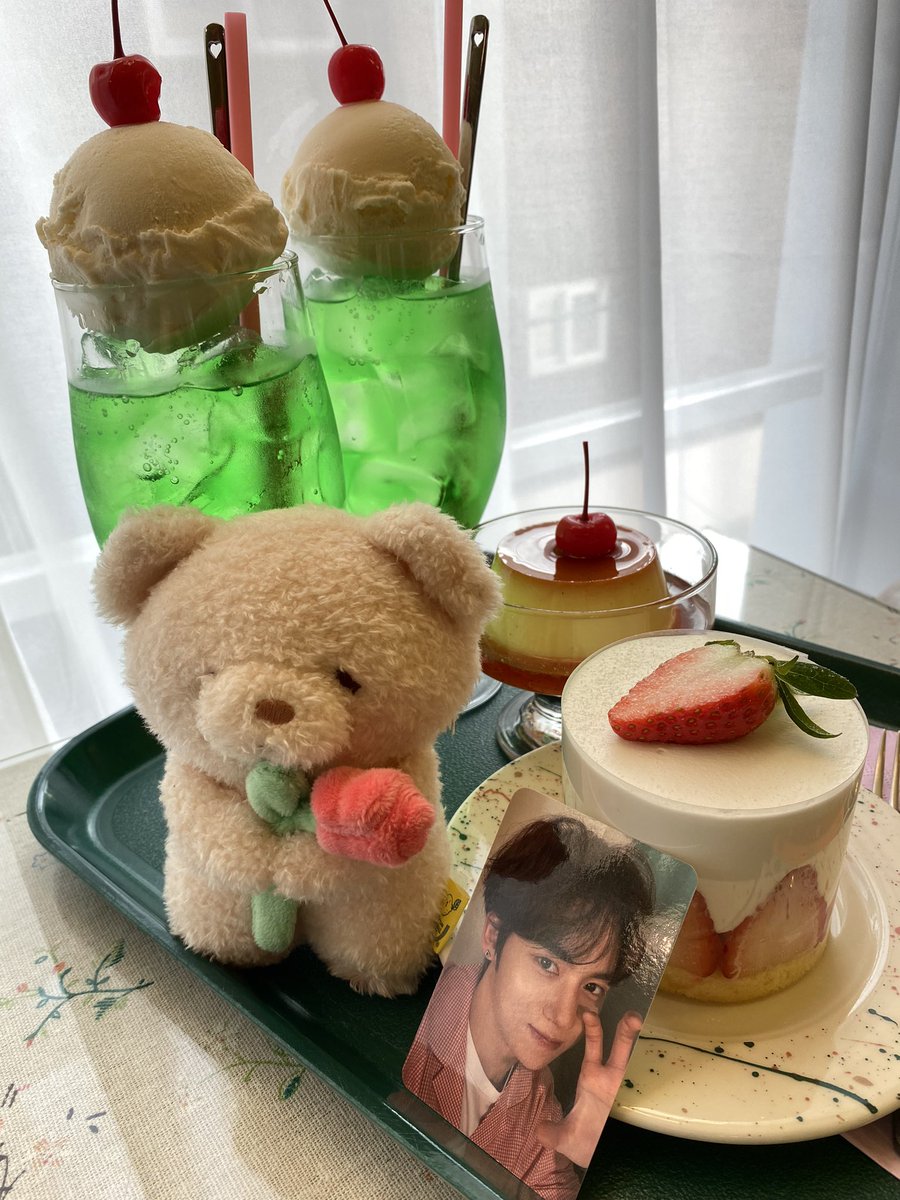 adorable_1028's tweet photo. 📍스윗헤르츠
푸딩이랑 메론소다 맛집!!
카페 내부도 아기자기 너무 기여워요🤍

 #윤성아_혼자_먹기_아까워 https://t.co/RLcDoKdTvC