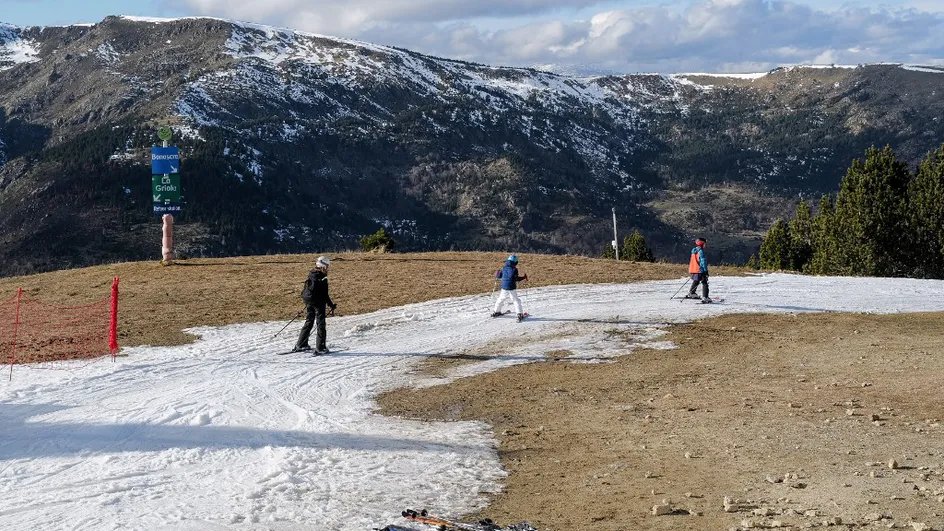 Thomas Baïetto (@thomasbaietto) on Twitter photo "C'est le début des non-hivers"
Décryptage ce matin sur <a href="/franceinfo/">franceinfo</a> de cette "vague de chaleur hivernale" qui frappe l'Europe depuis plusieurs semaines, sous l'effet du réchauffement climatique.
Avec les explications de <a href="/cassouman40/">Christophe Cassou</a> <a href="/DaviFaranda/">Davide Faranda</a> et <a href="/SergeZaka/">Dr. Serge Zaka (Dr. Zarge)</a> 👇#Climat "C'est le début des non-hivers"
Décryptage ce matin sur <a href="/franceinfo/">franceinfo</a> de cette "vague de chaleur hivernale" qui frappe l'Europe depuis plusieurs semaines, sous l'effet du réchauffement climatique.
Avec les explications de <a href="/cassouman40/">Christophe Cassou</a> <a href="/DaviFaranda/">Davide Faranda</a> et <a href="/SergeZaka/">Dr. Serge Zaka (Dr. Zarge)</a> 👇#Climat