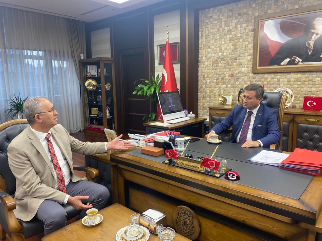 AtillaSertell's tweet photo. Ceza ve Tevkifevleri Genel Müdürü Sayın Enis Yavuz Yıldırım'ı makamında ziyaret ettim. TBMM’de infaz ve koruma memurlarının özlük haklarının iyileştirilmesi noktasında yürüttüğüm çalışmalar hakkında bilgi vererek, cezaevi personellerinin sorun ve taleplerini aktardım. https://t.co/cdgmkxkfK8