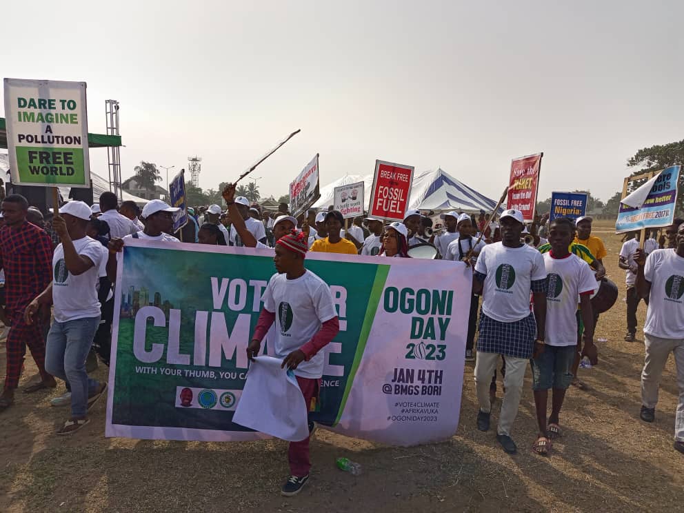 miketerungwa's tweet photo. Our #Vote4Climate train was part #OgoniDay2023.
Do not vote for #ClimateDenials
#NigeriaDecides2023
You too can take action!
Join us!
Visit the #Vote4Climate webpage:
https://t.co/hfmtoX8HJ9
#AfrikaVuka
Thanks to:
@gifsep4climate
@350Africa https://t.co/ApemPkx4MU